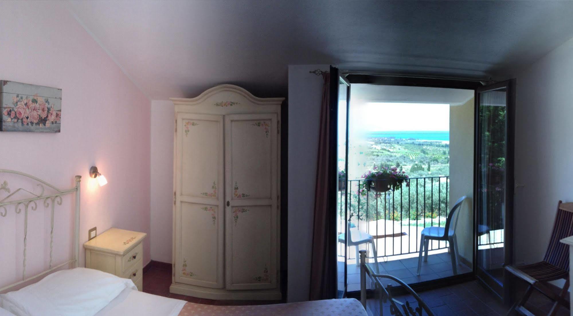 B&B L'Oasi Sant'Andrea Apostolo dello Ionio Exterior foto